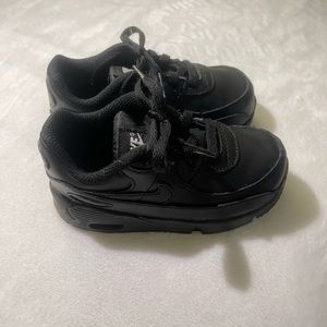 Selling my toddlers Nike Air Max sneakers, he outgrown them. They are Size 8C.
